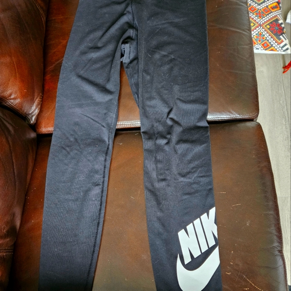 Nike size M  leggings